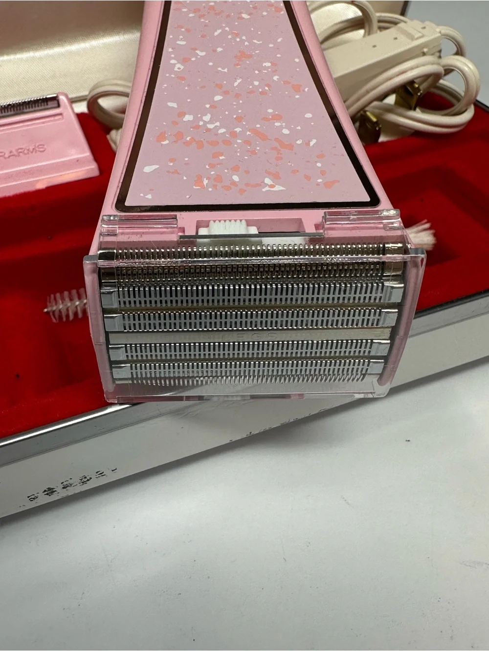 Vintage Lady Remington model LR-70M confetti pink shaver original case 2 heads